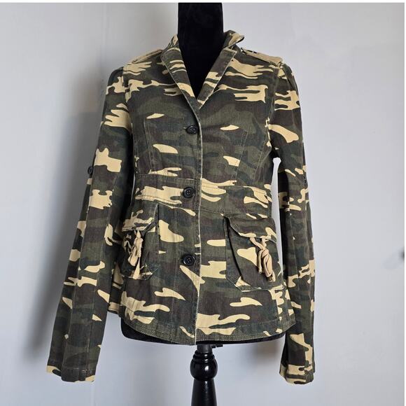 RU Apparel Jackets & Blazers - RU Apparel Women's camouflage light Weight jacket. Size Small